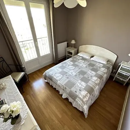 Grand Appart Avec Vue Sur Et Ses Montagnes Apartment *